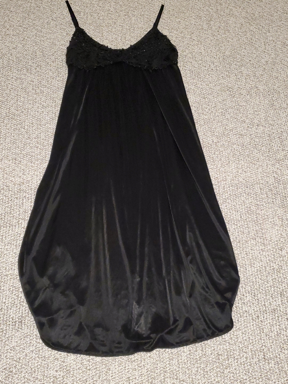 SINDRELLA Black Lace-Trim Slip Chemise